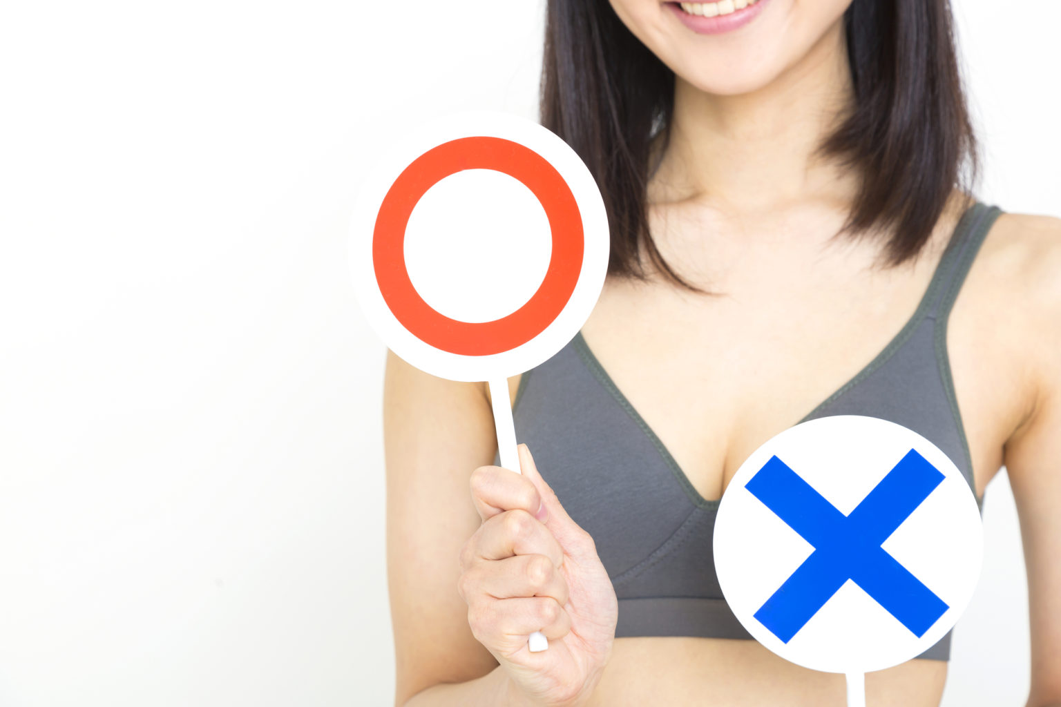 ファンデーションはリキッドタイプとパウダータイプどちらが適切？違いや選び方のポイントを解説！